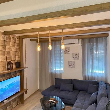 Nessi Apartment Pristina Exteriör bild